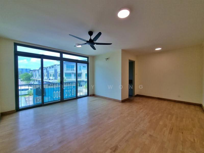3-storey Terraced House for Sale in D'Island (Puchong) - Lucky Wong - Master Bedroom 2 - PropertyGuru.com.my