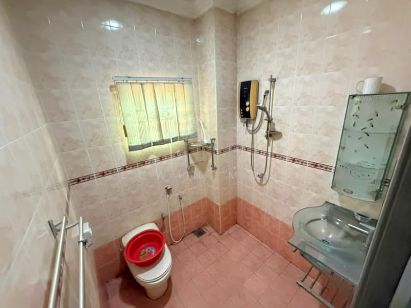 2-storey Terraced House for Sale in Bandar Country Homes (Rawang) - Elwin Mah - Bathroom - PropertyGuru.com.my