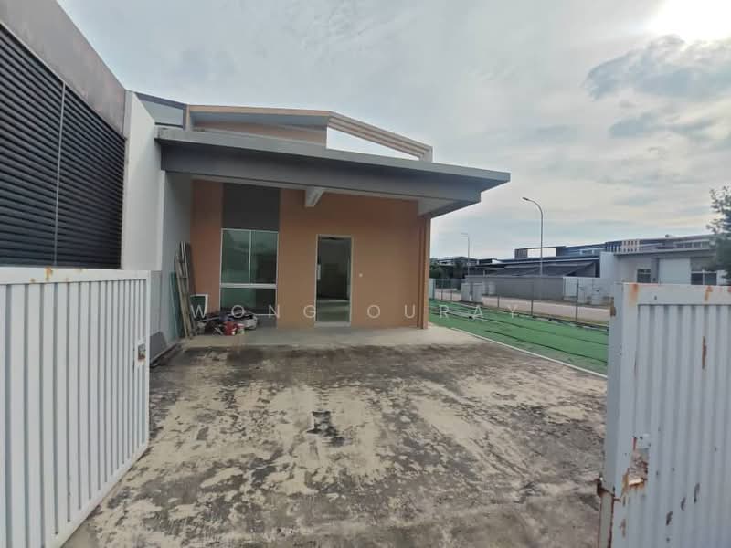 Cluster House for Sale in Kangkar Pulai (Skudai) - Wong Ouray - Exterior - PropertyGuru.com.my