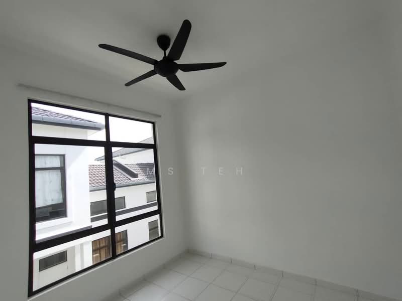 High Ceiling Dining Extended Wet Kitchen Avenham Eco Grandeur Puncak Alam untuk Untuk Dijual - RM 750,000, Mac 2026 - Interior - PropertyGuru.com.my