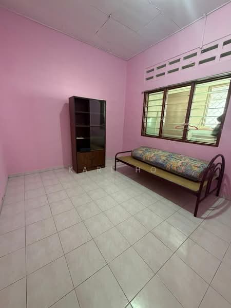 1-storey Terraced House for Sale in Taman Ungku Tun Aminah (Skudai) - Karl Ho - Bedroom - PropertyGuru.com.my