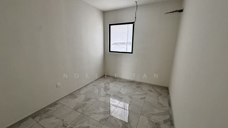 Terraced House for Sale in Taman Bukit Serdang (Seri Kembangan) - Noelle Tan - Guest Room - 1st Floor - PropertyGuru.com.my