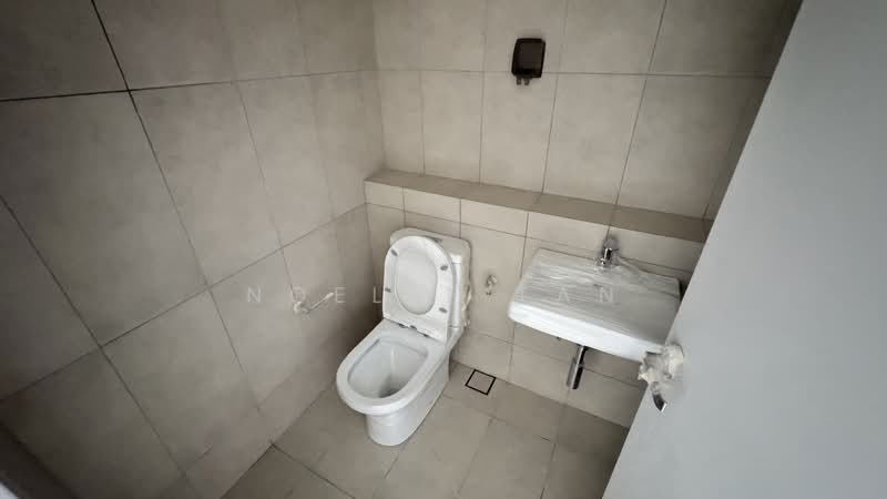Terraced House for Sale in Taman Bukit Serdang (Seri Kembangan) - Noelle Tan - Bathroom - 1st Floor - PropertyGuru.com.my
