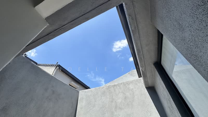 Terraced House for Sale in Taman Bukit Serdang (Seri Kembangan) - Noelle Tan - Laundry Yard - PropertyGuru.com.my