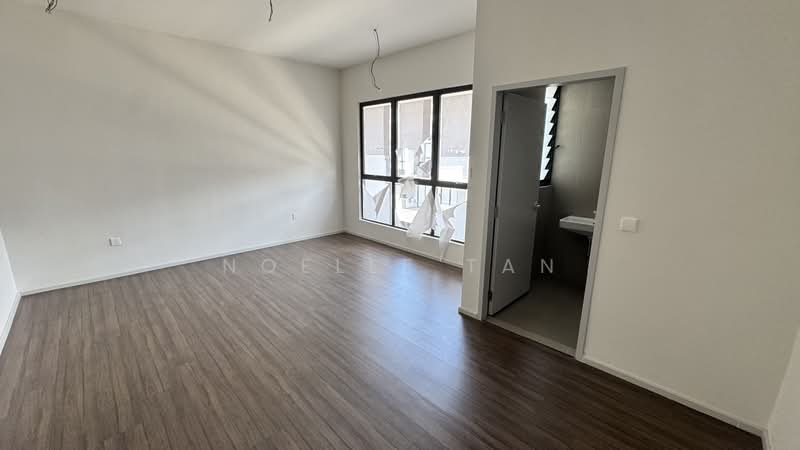 Terraced House for Sale in Taman Bukit Serdang (Seri Kembangan) - Noelle Tan - Master Bedroom - PropertyGuru.com.my