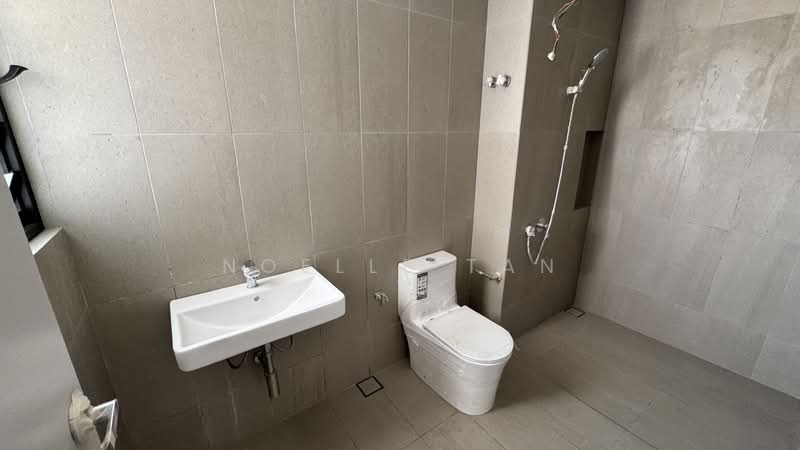 Terraced House for Sale in Taman Bukit Serdang (Seri Kembangan) - Noelle Tan - Master Bathroom - PropertyGuru.com.my
