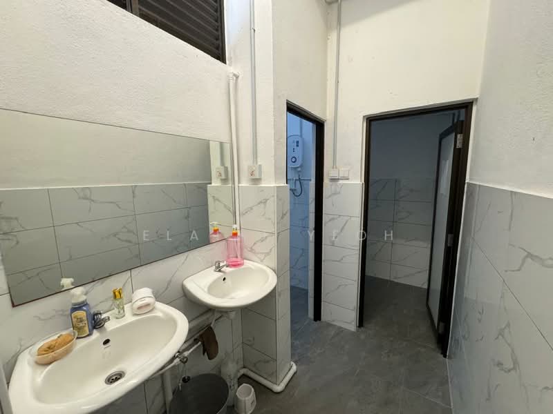 Shop / Office for Rent in George Town (Penang) - Elaine Yeoh - Bathroom - PropertyGuru.com.my