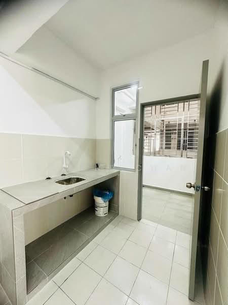 PANGSAPURI PULAI MUTIARA 3 untuk Untuk Disewa - RM 1,200 /bulan, Mac 2026 - Kitchen - PropertyGuru.com.my