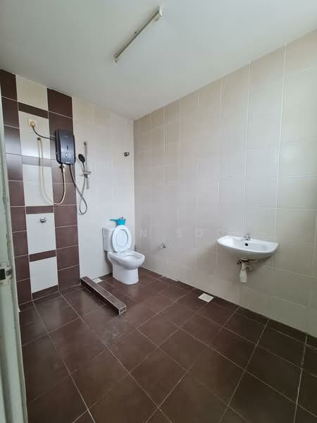 Townhouse for Rent in Bandar Saujana Putra (Tanjong Duabelas) - Elyn Soo - Bathroom - PropertyGuru.com.my