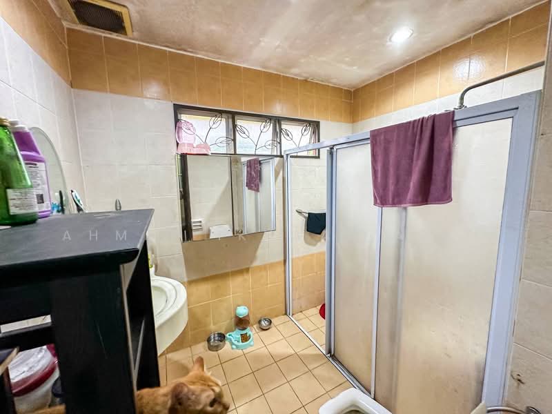 Semi-Detached House for Sale in Taman Seri Damai (Kajang) - Ahmad Ikhwan Arif - Bathroom - PropertyGuru.com.my