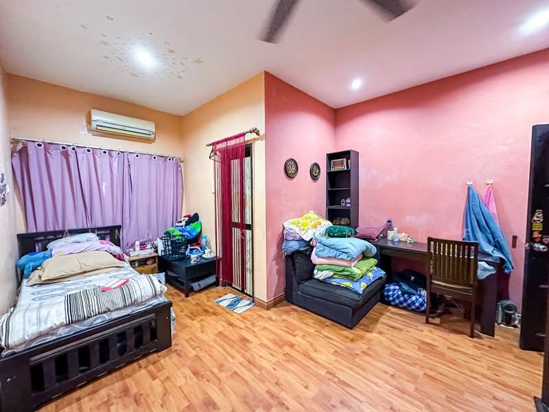 Semi-Detached House for Sale in Taman Seri Damai (Kajang) - Ahmad Ikhwan Arif - Bedroom - PropertyGuru.com.my
