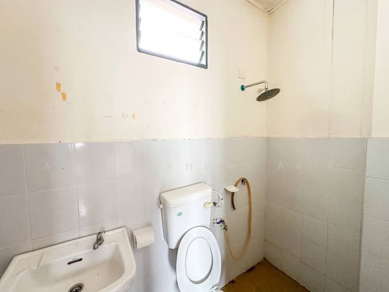 Rumah Teres 2 Tingkat untuk Dijual di Taman Salak Perdana (Dengkil) - Ahmad Ikhwan Arif - Bathroom - PropertyGuru.com.my