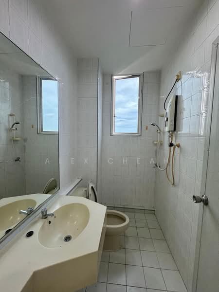 Stulang Villa untuk Untuk Disewa - RM 2,600 /bulan, Mac 2026 - Bathroom - PropertyGuru.com.my
