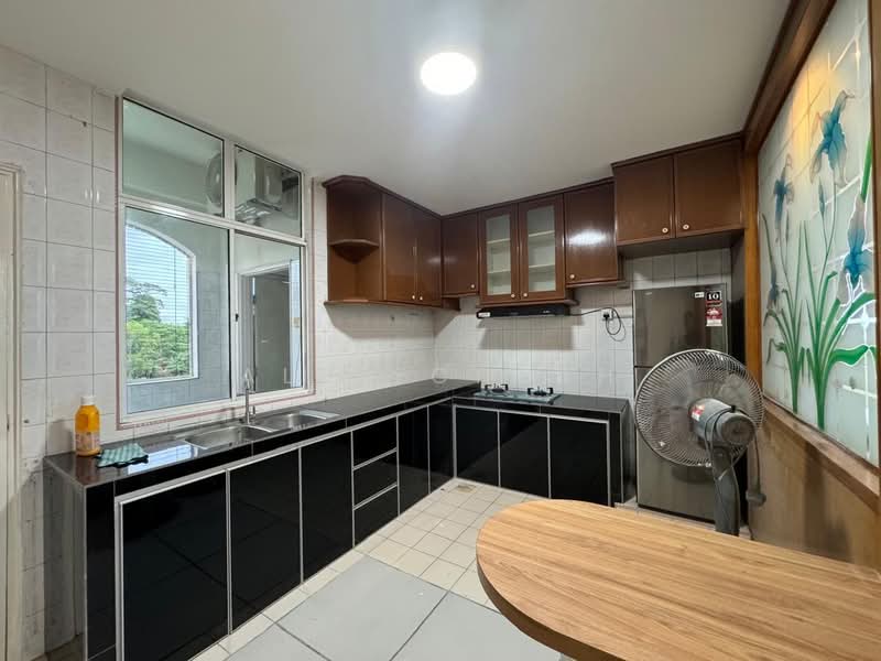 Stulang Villa untuk Untuk Disewa - RM 2,600 /bulan, Mac 2026 - Kitchen - PropertyGuru.com.my