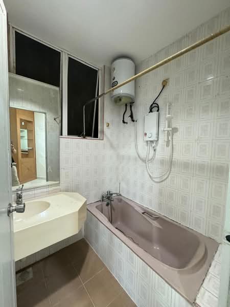 Stulang Villa untuk Untuk Disewa - RM 2,600 /bulan, Mac 2026 - Bathroom - PropertyGuru.com.my