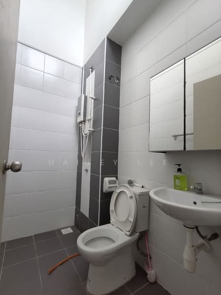 Rumah Teres untuk Dijual di Masai (Johor) - Hailey Lee - Bathroom - PropertyGuru.com.my