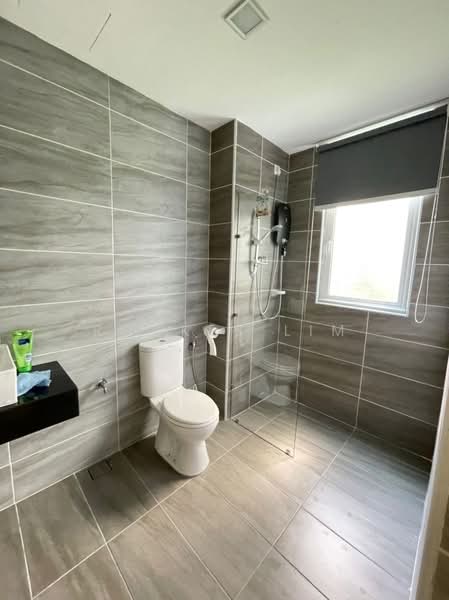 Service Residence for Sale at KSL Residence @ Daya - Rocker Lim - Bathroom - PropertyGuru.com.my