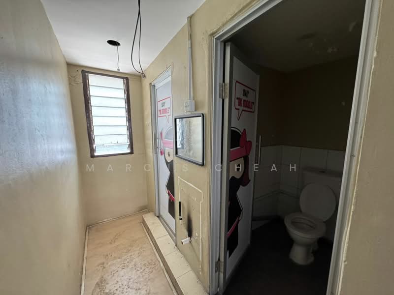 Shop / Office for Rent in Lebuh Chulia (George Town) - Marcus Cheah - Bathroom - PropertyGuru.com.my