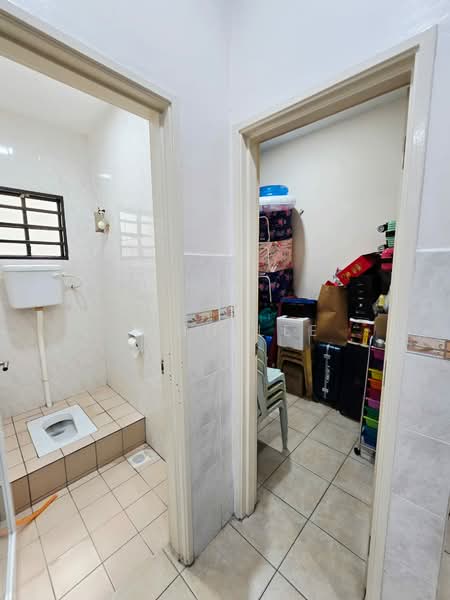 2-storey Terraced House for Sale in Bandar Kinrara Seksyen 1 (Bandar Kinrara) - John Lee - Bathroom - PropertyGuru.com.my