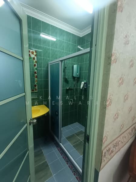 Taman Sri Mujur untuk Untuk Dijual - RM 750,000, Mac 2026 - Bathroom - PropertyGuru.com.my