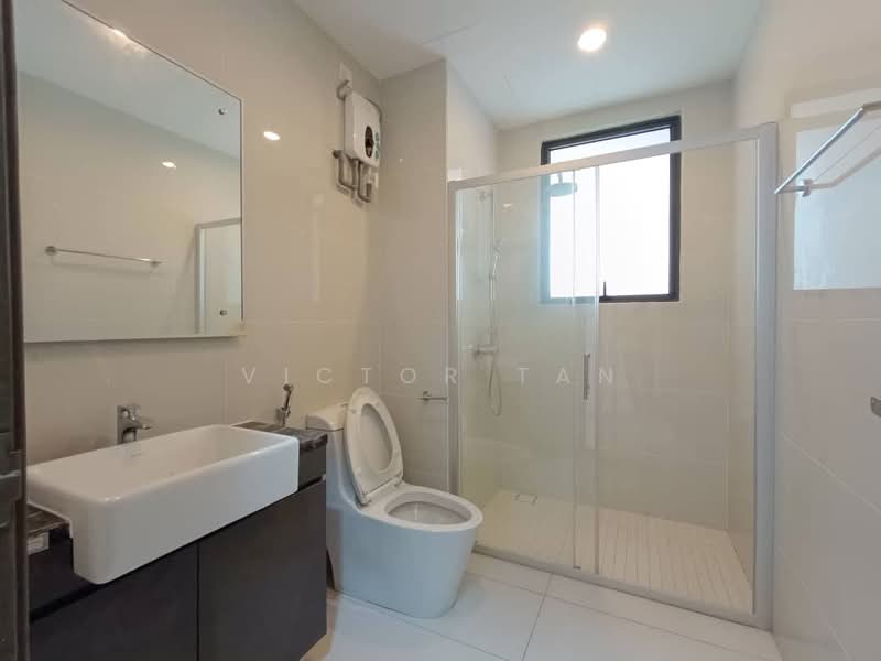 Bay Point @ Country Garden Danga Bay untuk Untuk Disewa - RM 2,900 /bulan, Mac 2026 - Bathroom - PropertyGuru.com.my