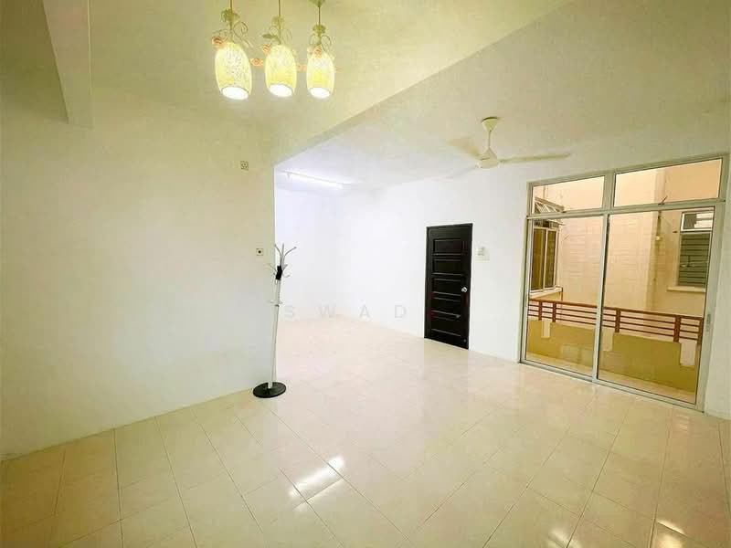 2-storey Terraced House for Sale in Bandar Cassia (Batu Kawan) - Aswad . - Living Room - PropertyGuru.com.my