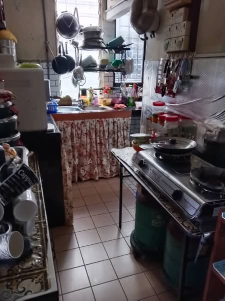 Apartment for Sale at Jelutong Apartment - Maznee Realtor - Kitchen - PropertyGuru.com.my