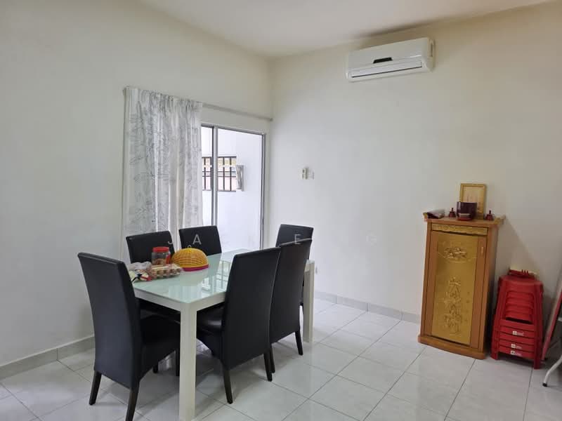 3-storey Terraced House for Sale in Cheras (Selangor) - Jackie Ng - Family Dining Area - PropertyGuru.com.my