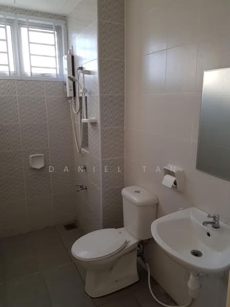 Austin Suites (Permata Austin) untuk Untuk Disewa - RM 1,800 /bulan, Mac 2026 - Bathroom - PropertyGuru.com.my