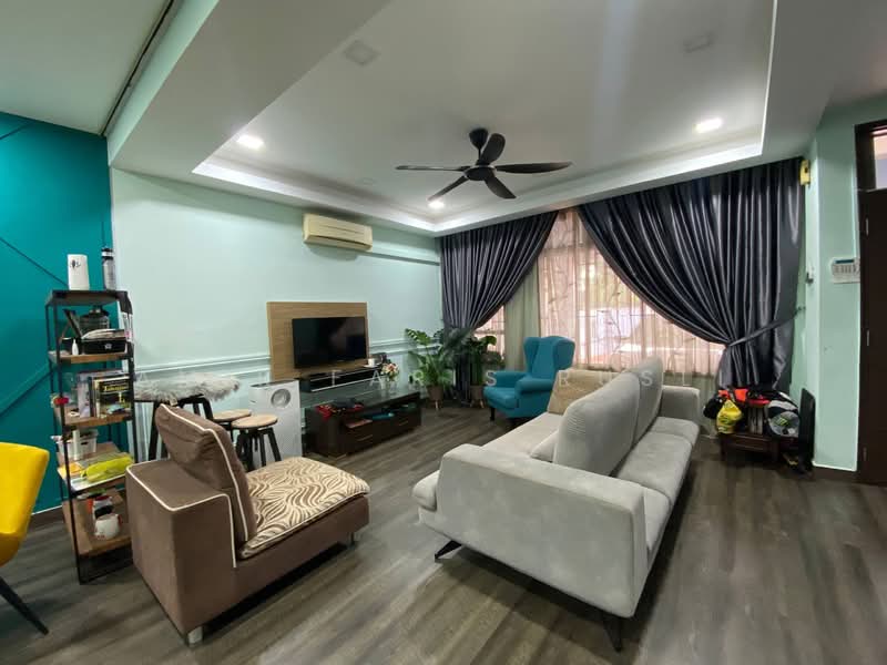 2-storey Terraced House for Sale in Taman Perling (Perling) - Amir Faris Rusli - Living Room - PropertyGuru.com.my