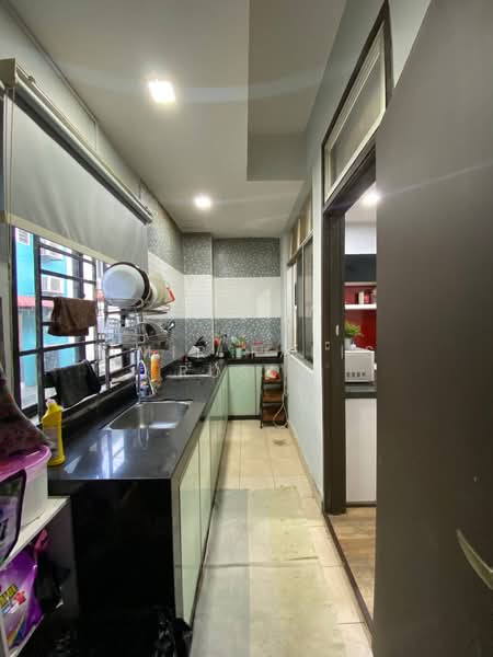 2-storey Terraced House for Sale in Taman Perling (Perling) - Amir Faris Rusli - Kitchen - PropertyGuru.com.my