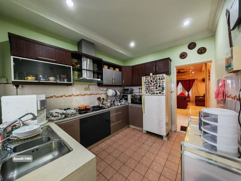 Value Buy Fully Renovated & Extended 2 Sty Bandar Puteri Klang untuk Untuk Dijual - RM 580,000, Mac 2026 - Kitchen - PropertyGuru.com.my