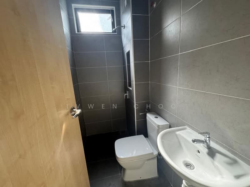 Cluster House for Rent in Taman Mount Austin (Tebrau) - Ivwen Choo - Bathroom - PropertyGuru.com.my