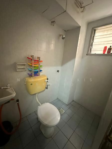 Apartment for Sale at Pangsapuri Suria Subang - Nurul Balkis Arshad - Bathroom - PropertyGuru.com.my