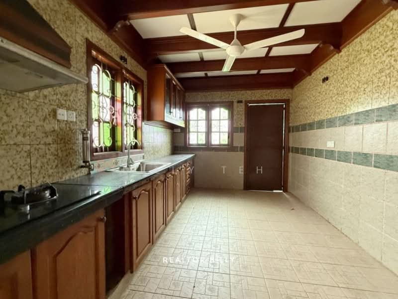 Corner Huge Bungalow Land Size 7800sf - Cottage Style at Tanjung Bungah Jalan Oldham untuk Untuk Dijual - RM 4,300,000, Mac 2026 - Kitchen - PropertyGuru.com.my