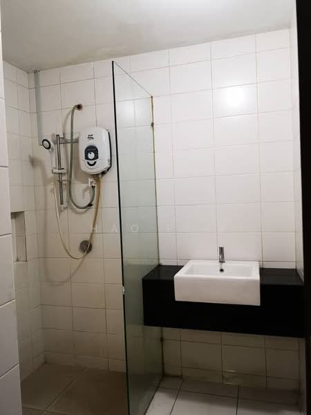 Servis Apartment untuk Dijual di Trefoil @ Setia City - Hao Pua - Bathroom - PropertyGuru.com.my