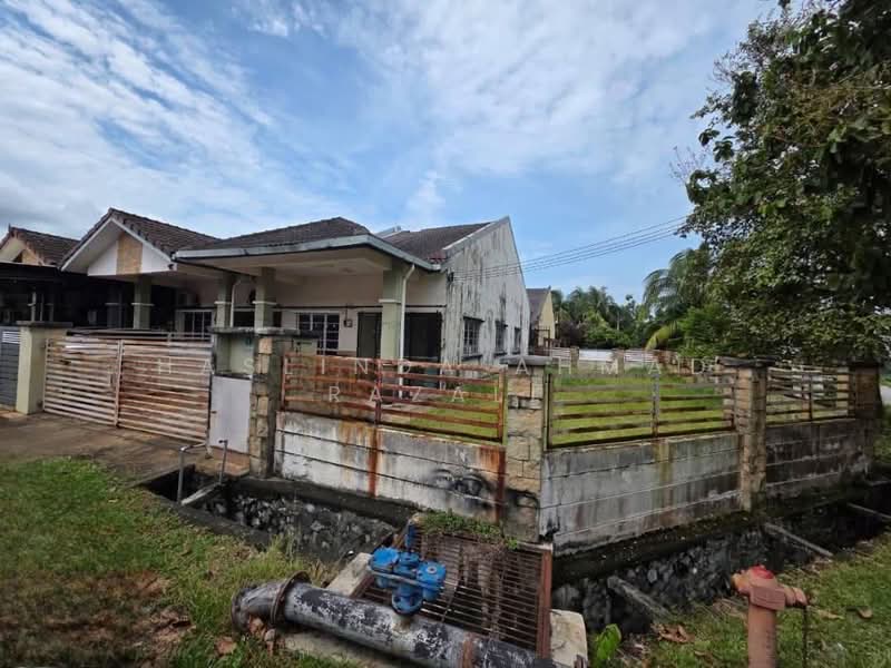 1-storey Terraced House for Sale in Semenyih (Selangor) - Haslinda Ahmad Razali - Exterior - PropertyGuru.com.my