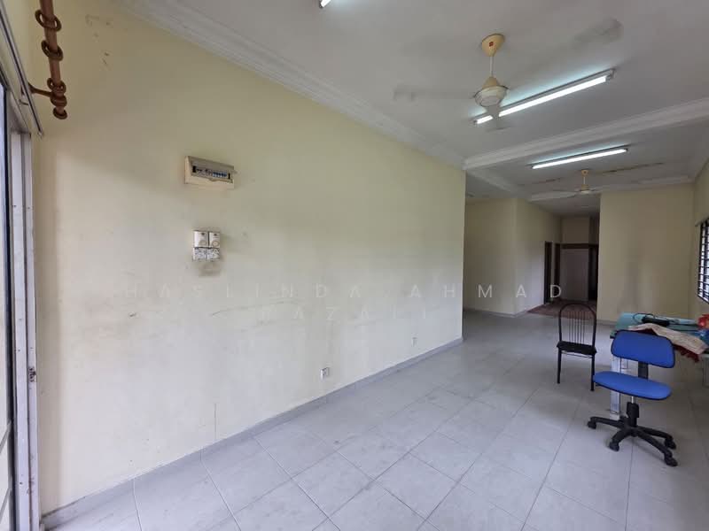 1-storey Terraced House for Sale in Semenyih (Selangor) - Haslinda Ahmad Razali - Living Room - PropertyGuru.com.my