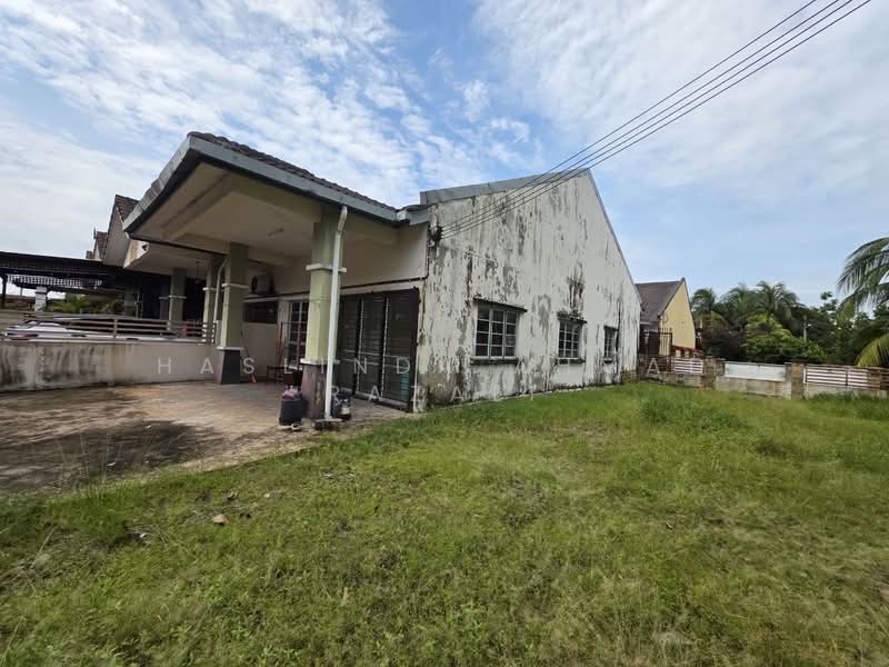 1-storey Terraced House for Sale in Semenyih (Selangor) - Haslinda Ahmad Razali - Exterior - PropertyGuru.com.my