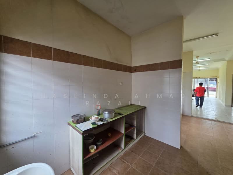 1-storey Terraced House for Sale in Semenyih (Selangor) - Haslinda Ahmad Razali - Kitchen - PropertyGuru.com.my