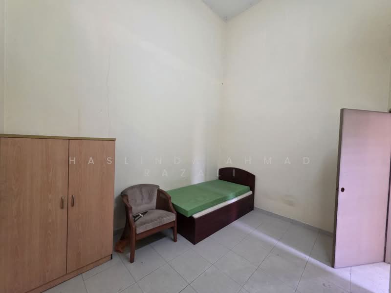 1-storey Terraced House for Sale in Semenyih (Selangor) - Haslinda Ahmad Razali - Bedroom - PropertyGuru.com.my