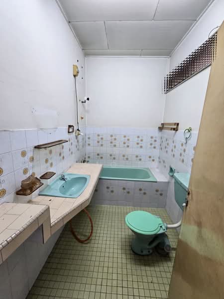 Rumah Teres 2 Tingkat untuk Dijual di Taman Bukit Maluri (Kepong) - Kiing TW - Bathroom - PropertyGuru.com.my