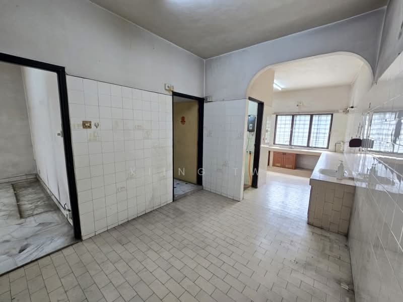 Rumah Teres 2 Tingkat untuk Dijual di Taman Bukit Maluri (Kepong) - Kiing TW - Kitchen - PropertyGuru.com.my