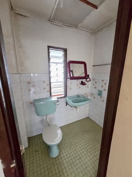 Rumah Teres 2 Tingkat untuk Dijual di Taman Bukit Maluri (Kepong) - Kiing TW - Bathroom - PropertyGuru.com.my