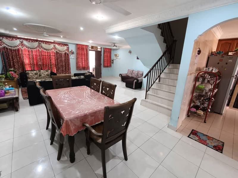 2-storey Terraced House for Sale in Taman Putri Kulai (Kulai) - Jack Chai - Living Room - PropertyGuru.com.my