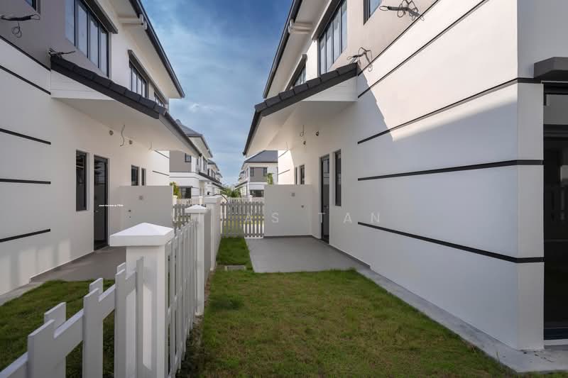 Semi-Detached House for Sale in Setia Alam (Selangor) - Vitas Tan - Exterior - PropertyGuru.com.my