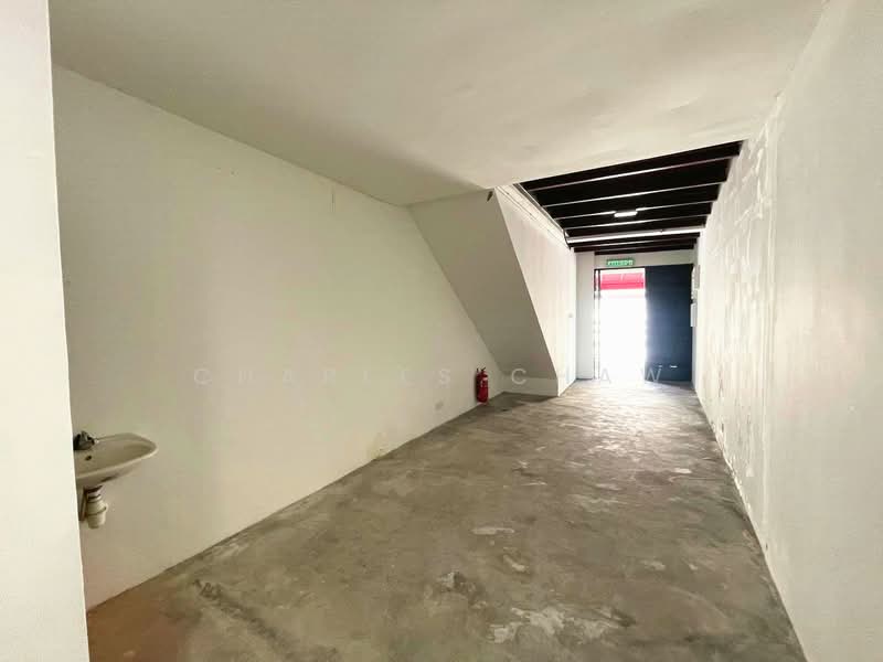 Jalan Transfer Grd Floor Shoplot 551 Sq.ft Georgetown Off Jalan Hutton untuk Untuk Disewa - RM 2,800 /bulan, Mac 2026 - Corridor - PropertyGuru.com.my