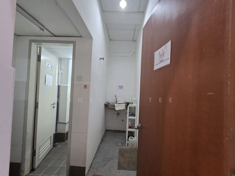 Shop / Office for Rent in Petaling Jaya (Selangor) - Angeline Tee - Bathroom - PropertyGuru.com.my