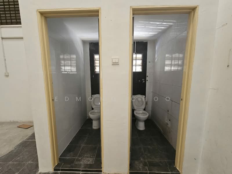 Factory for Rent in Batu Caves (Selangor) - Edmond Choo - Bathroom - PropertyGuru.com.my
