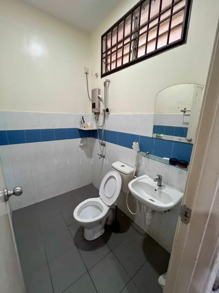 2-storey Terraced House for Sale in Bandar Seri Alam (Masai) - Vlien Lua - Bathroom - PropertyGuru.com.my